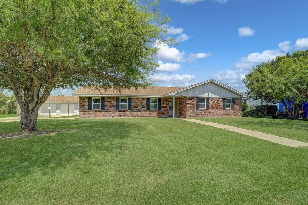 827 Pickney Avenue - Photo 2