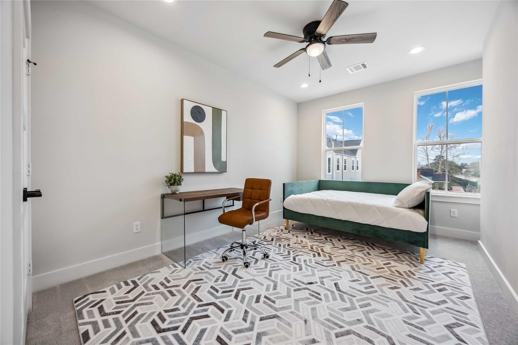 321 Charlock Street - Photo 11
