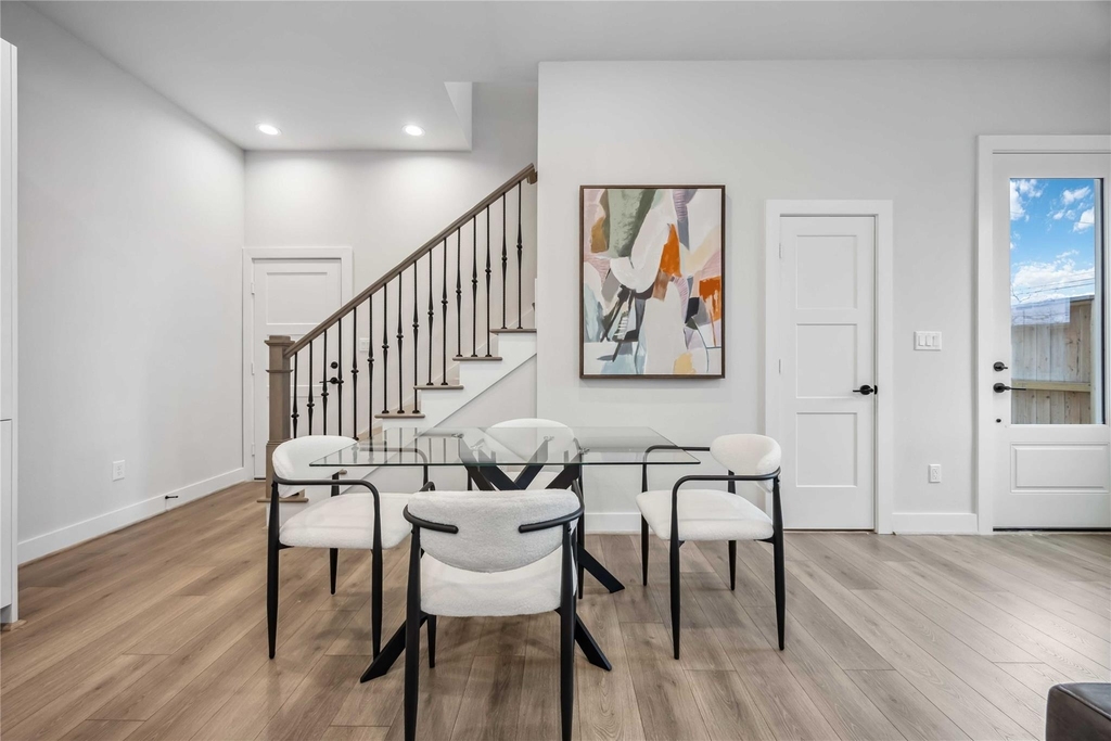 321 Charlock Street - Photo 4