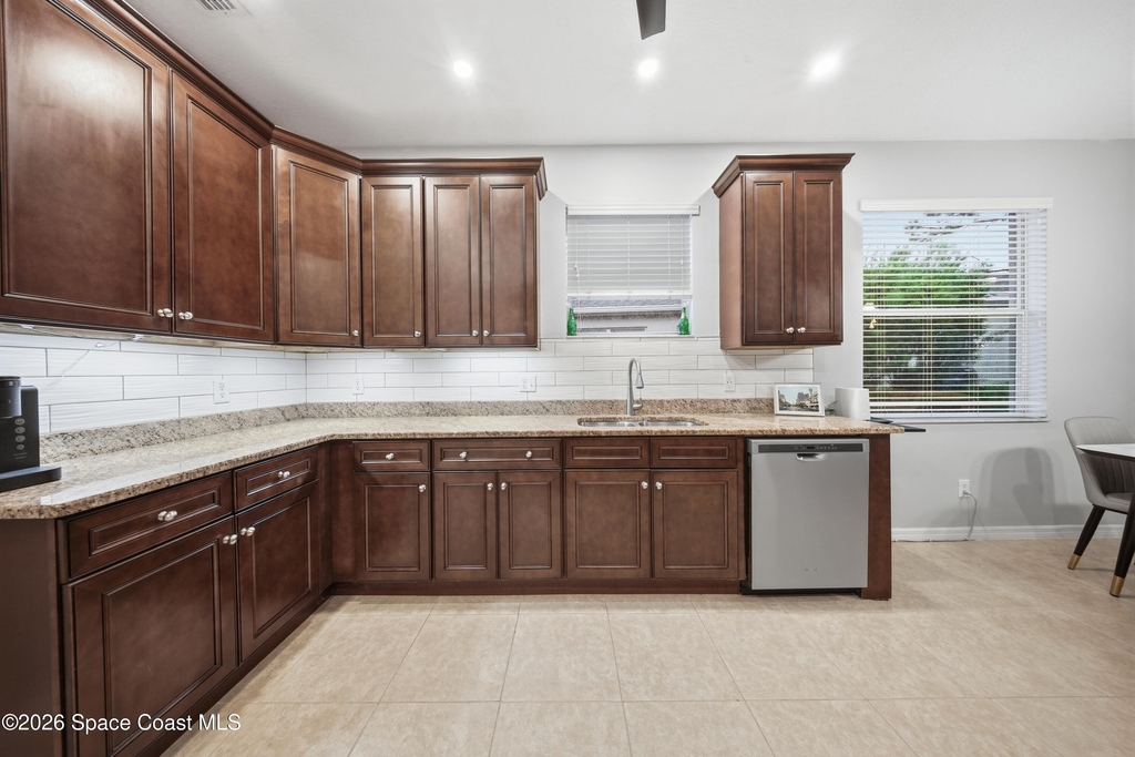 2039 Tullagee Avenue - Photo 15