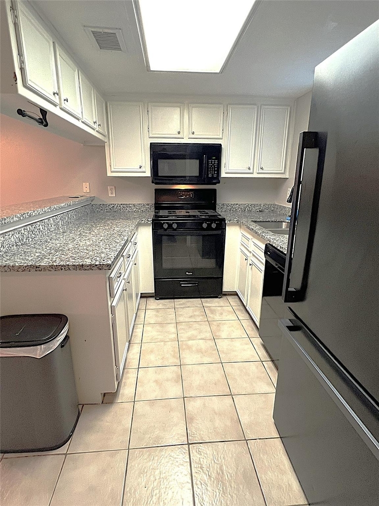 1911 Country Village Boulevard - Photo 6