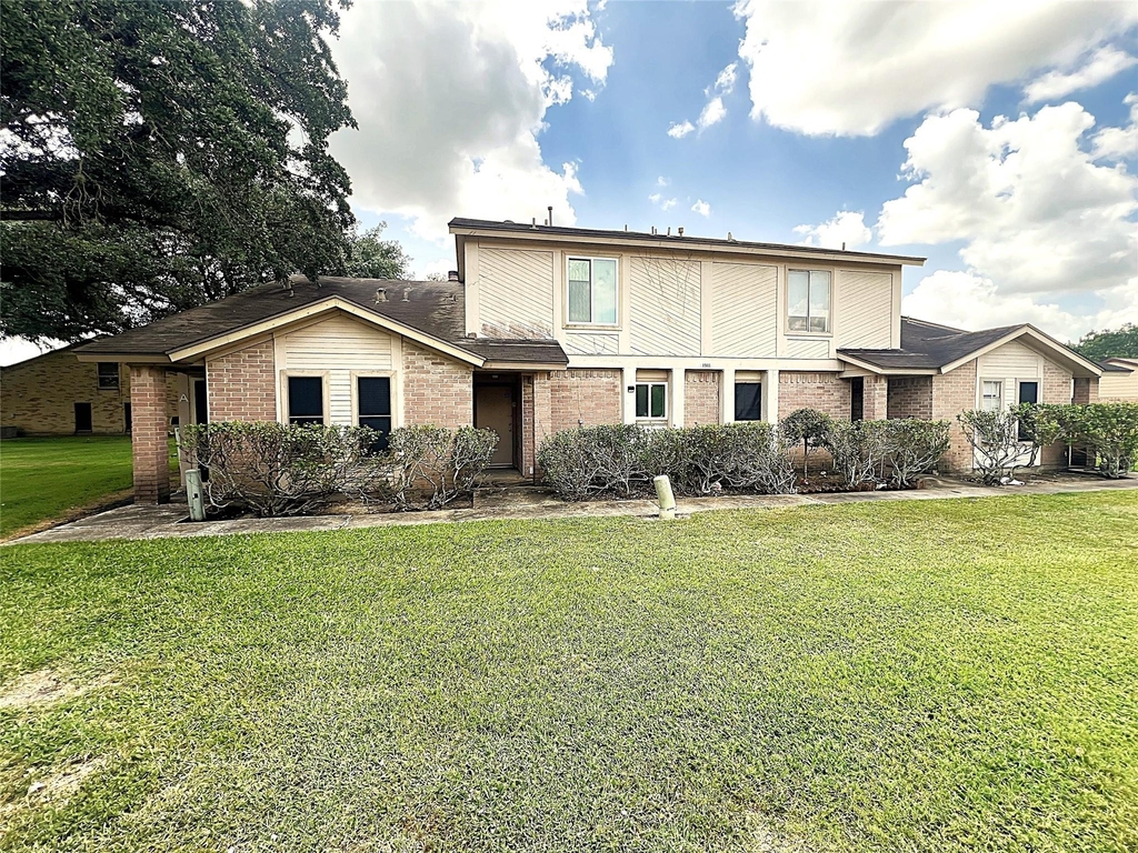 1911 Country Village Boulevard - Photo 0
