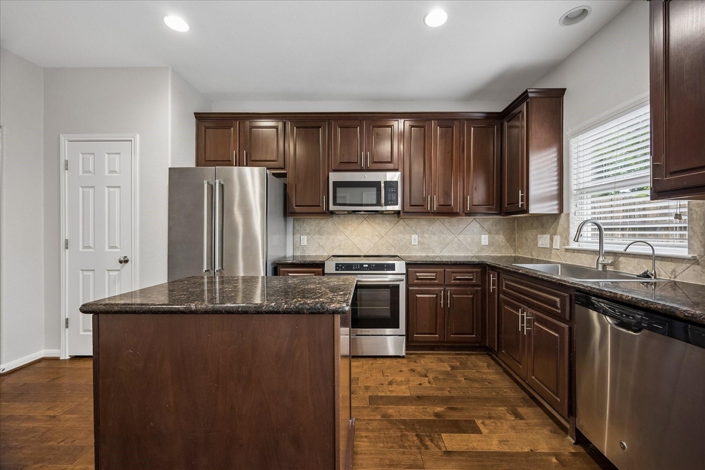 5106 Pinemont Place - Photo 3