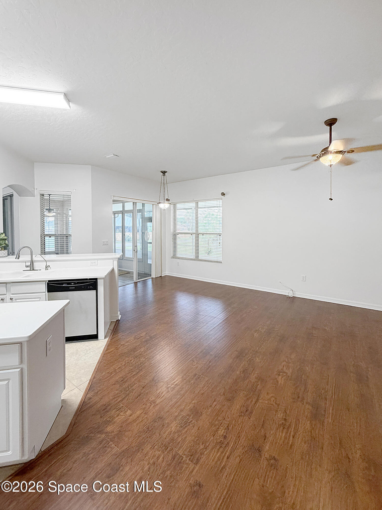467 Sauders Road Se - Photo 24