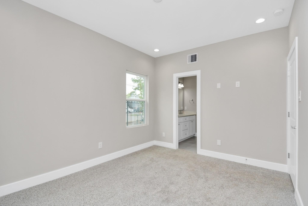 2903 Sherwood Green Lane - Photo 10