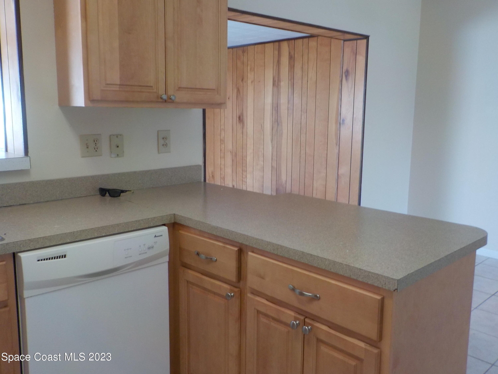 636 Hampton Drive Ne - Photo 4