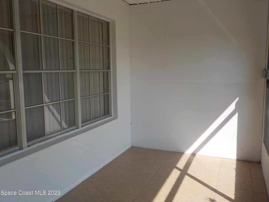636 Hampton Drive Ne - Photo 0