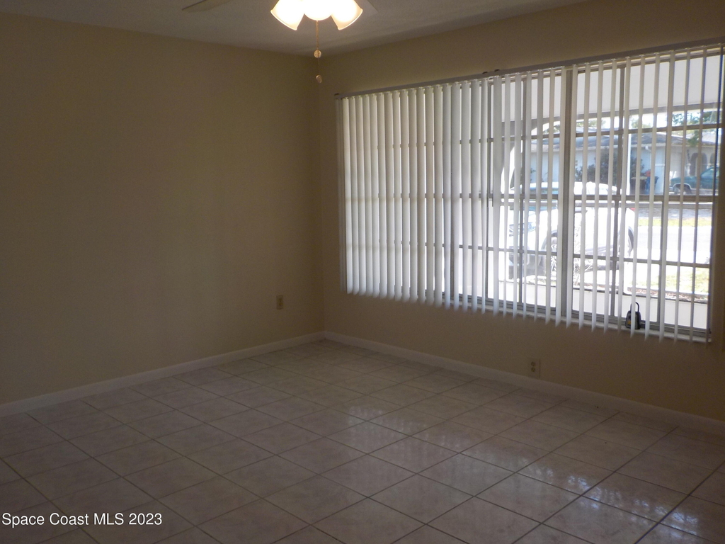 636 Hampton Drive Ne - Photo 1