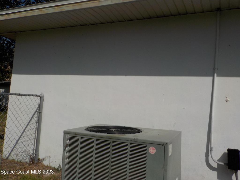 636 Hampton Drive Ne - Photo 17