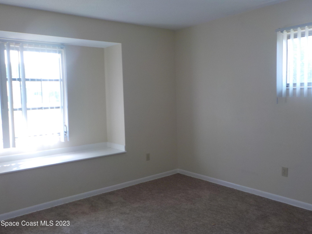 636 Hampton Drive Ne - Photo 9