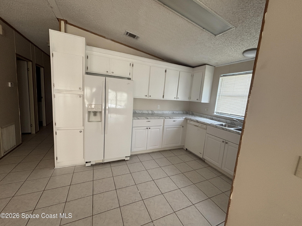 1924 Seagrape Street Ne - Photo 6