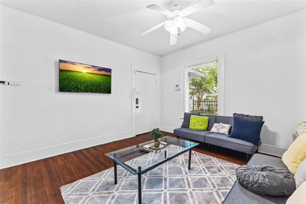 2509 Whitney Street - Photo 2