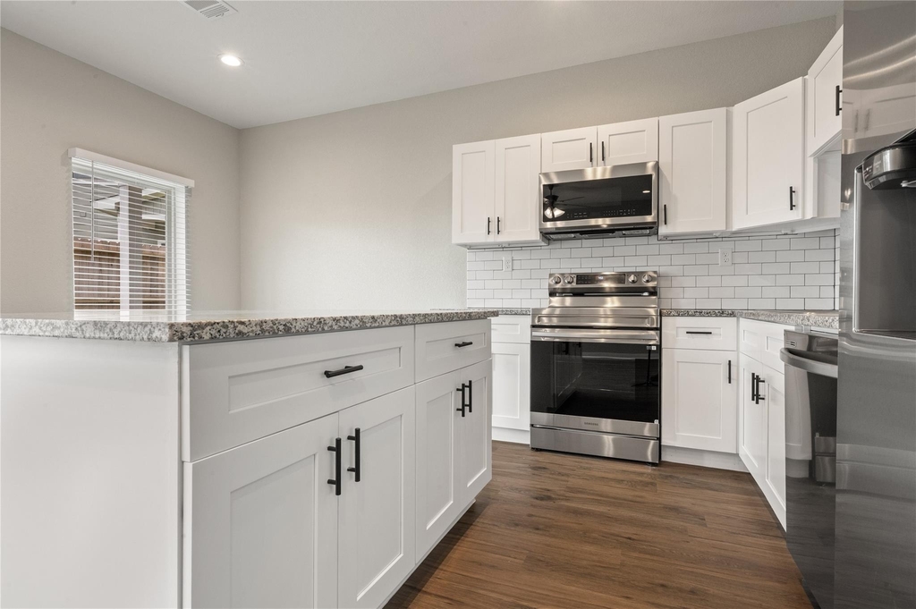 14010 Longstreet Street - Photo 8