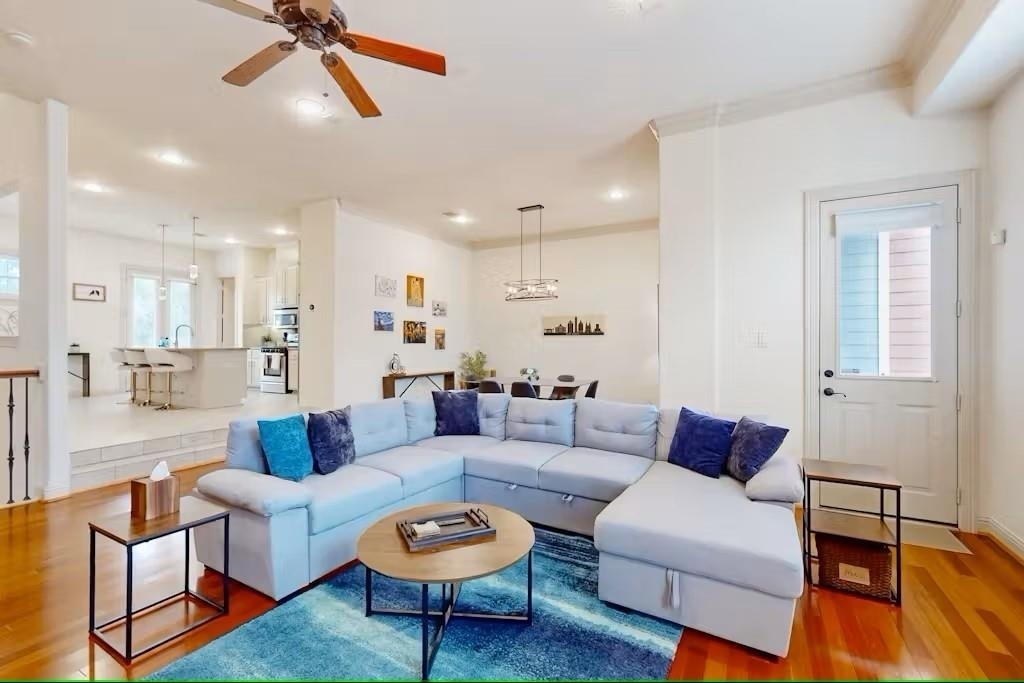 404 W 16th Street - Photo 0