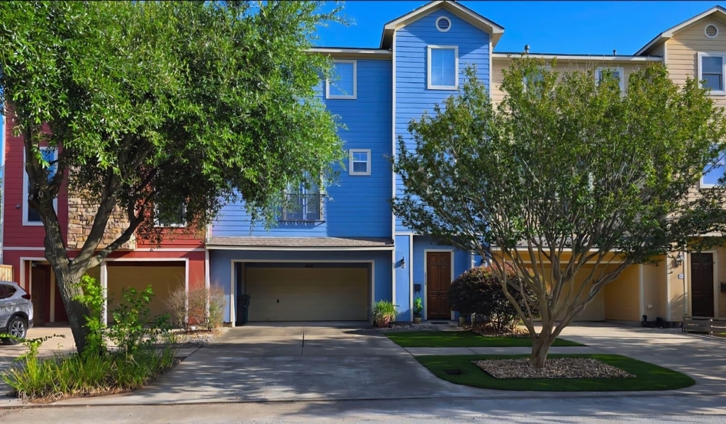 404 W 16th Street - Photo 1