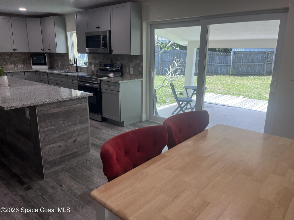 402 Amherst Avenue - Photo 9