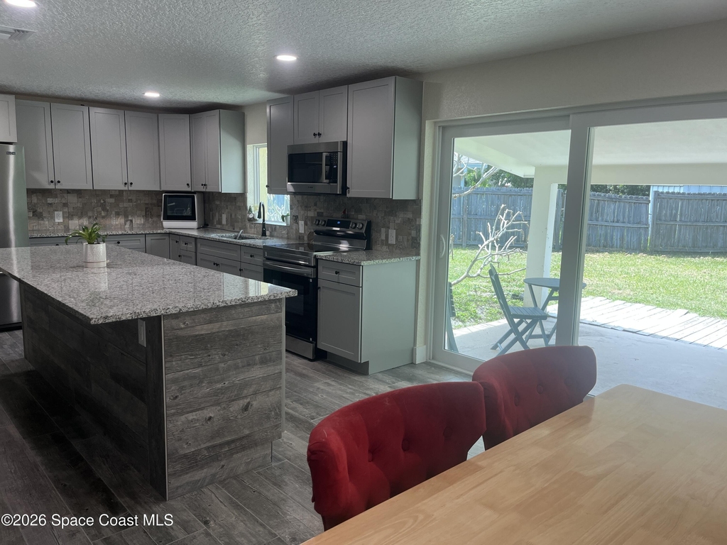 402 Amherst Avenue - Photo 7