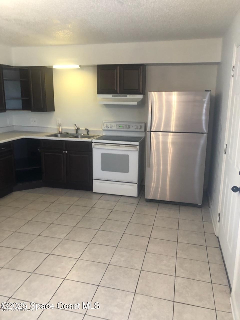 210 Pierce Avenue - Photo 2