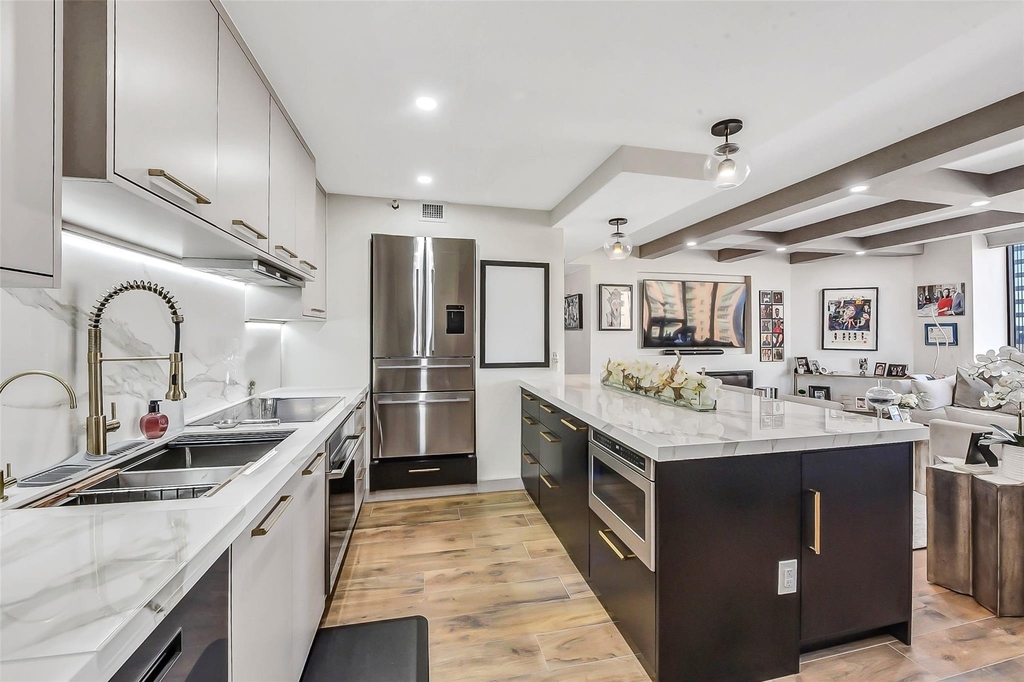 1111 Caroline Street - Photo 6