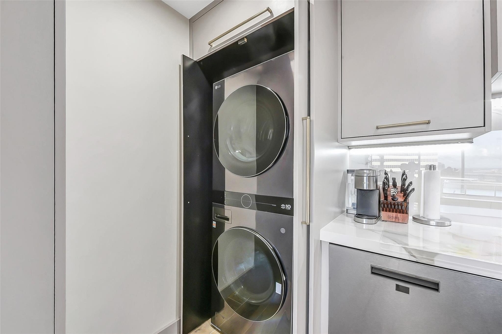 1111 Caroline Street - Photo 14