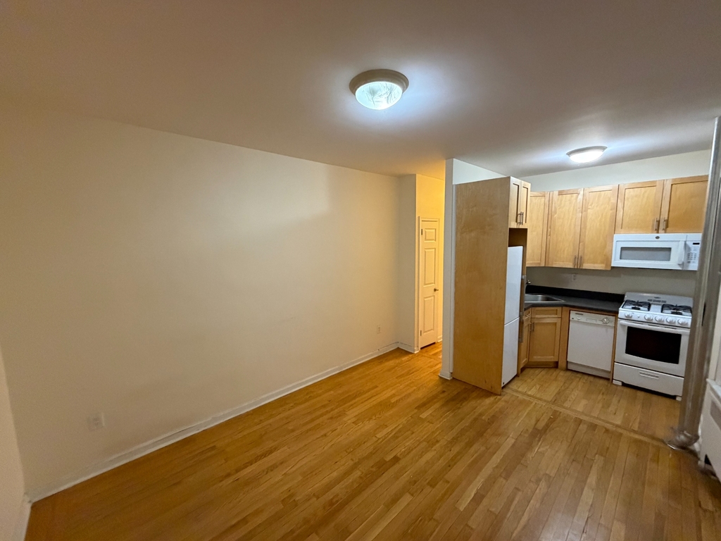 East 82nd Street  - Photo 3
