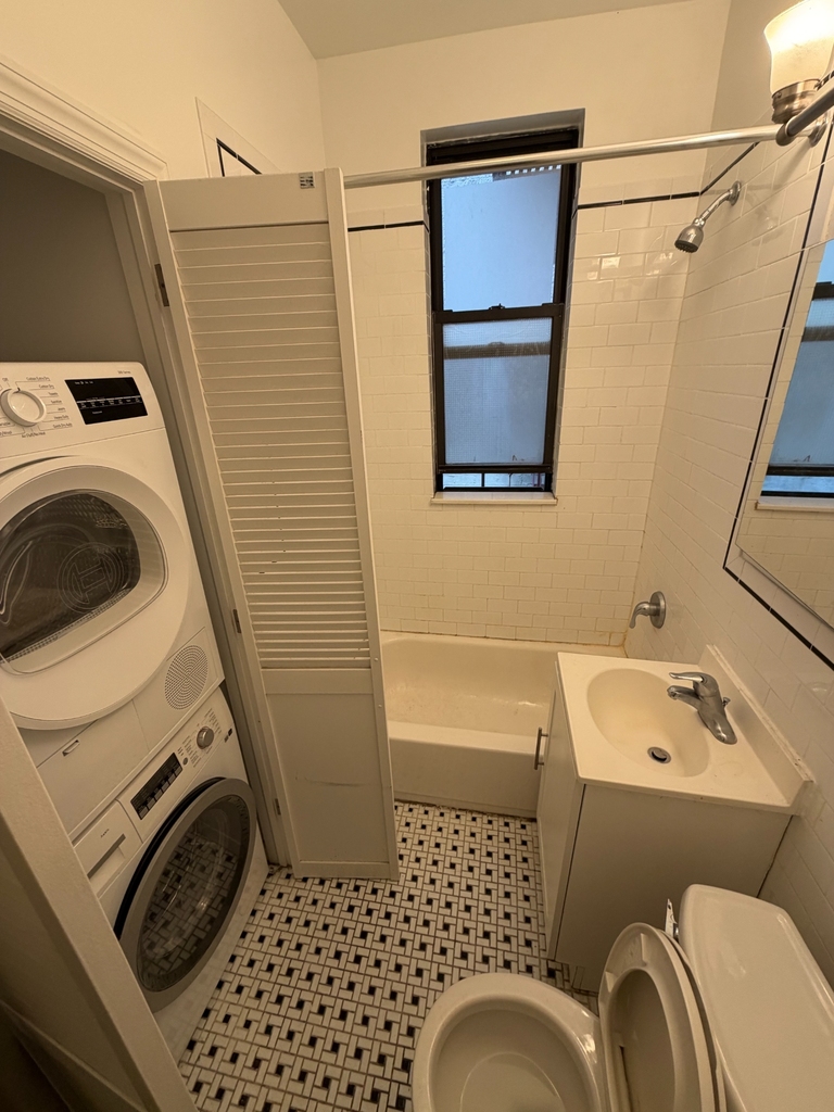 East 82nd Street  - Photo 5