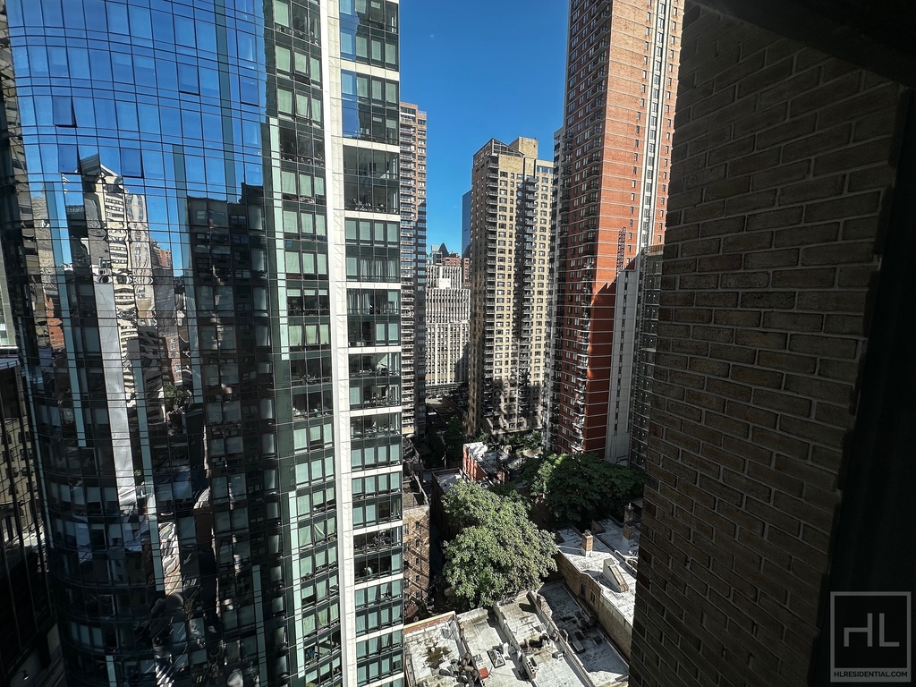East 39th Street - Photo 6