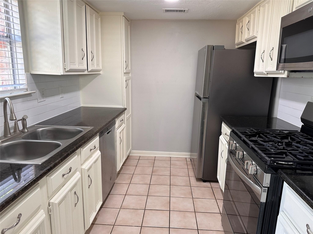 3323 Brookdale Drive Drive - Photo 3