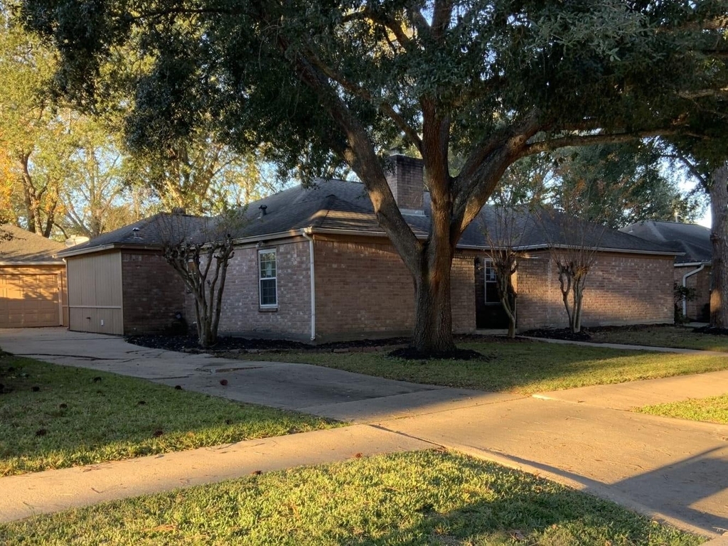 16395 Havenpark Drive - Photo 0