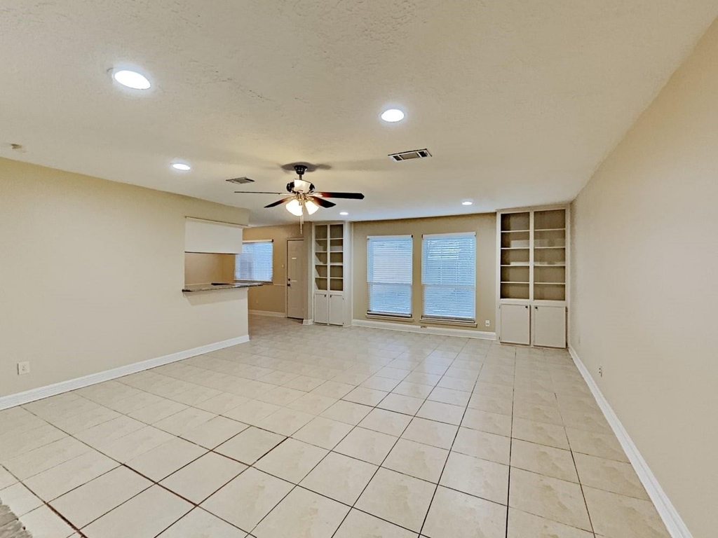 16395 Havenpark Drive - Photo 2