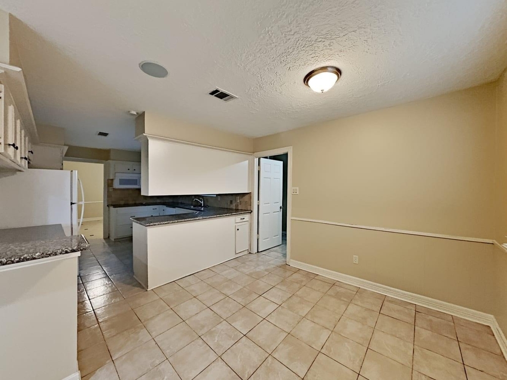 16395 Havenpark Drive - Photo 3