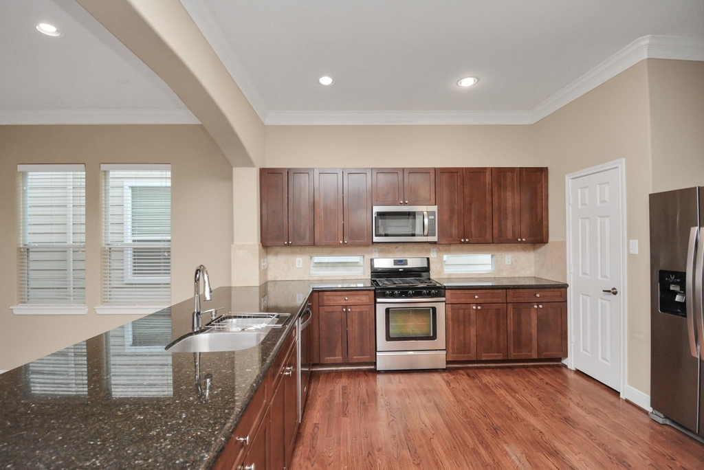 1137 W 24th Street - Photo 31