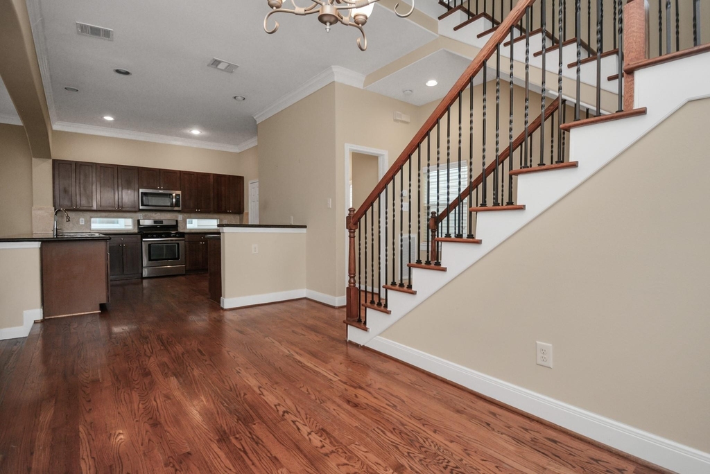 1137 W 24th Street - Photo 6