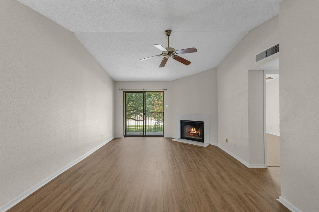 2120 El Paseo Street - Photo 0