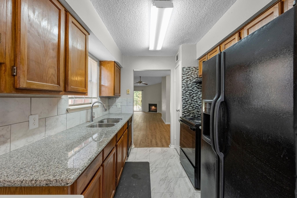 2120 El Paseo Street - Photo 3