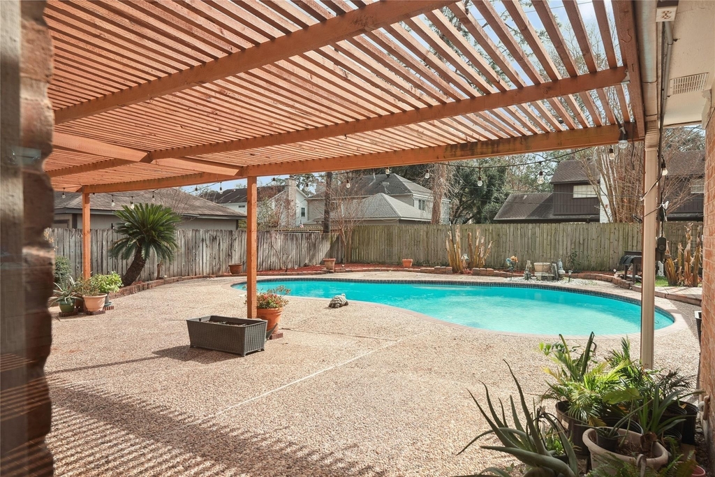 10911 Elmdale Drive - Photo 0