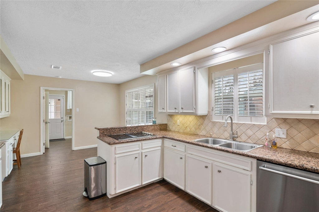 10911 Elmdale Drive - Photo 7