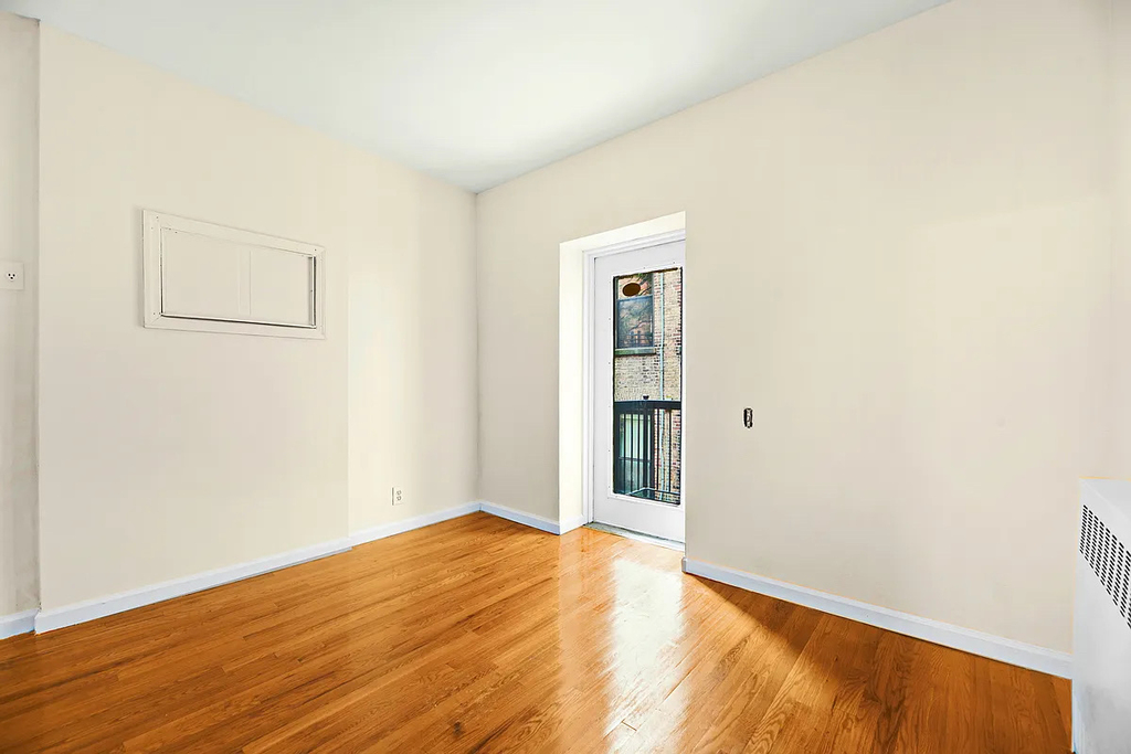 226 East 25th Street - Photo 2