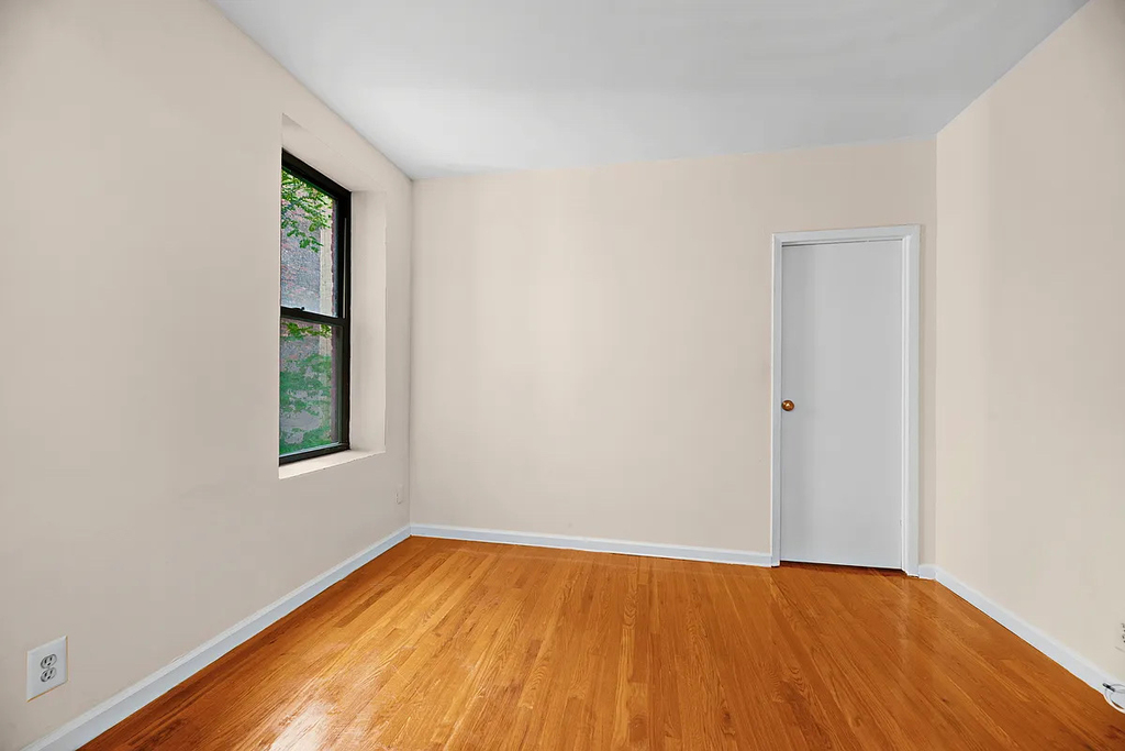 226 East 25th Street - Photo 3