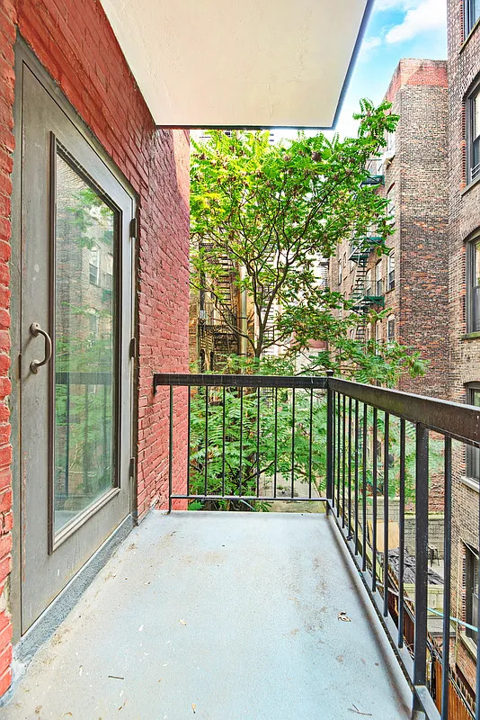 226 East 25th Street - Photo 4