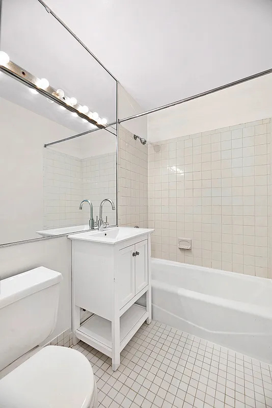 226 East 25th Street - Photo 5