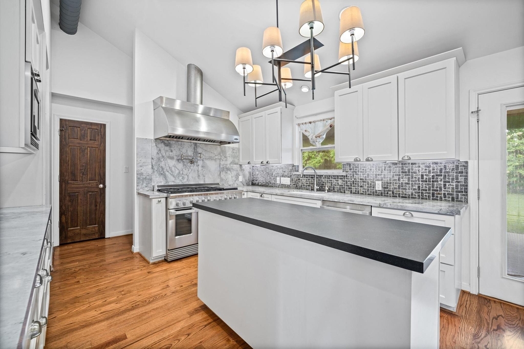 1526 Adkins Road - Photo 4