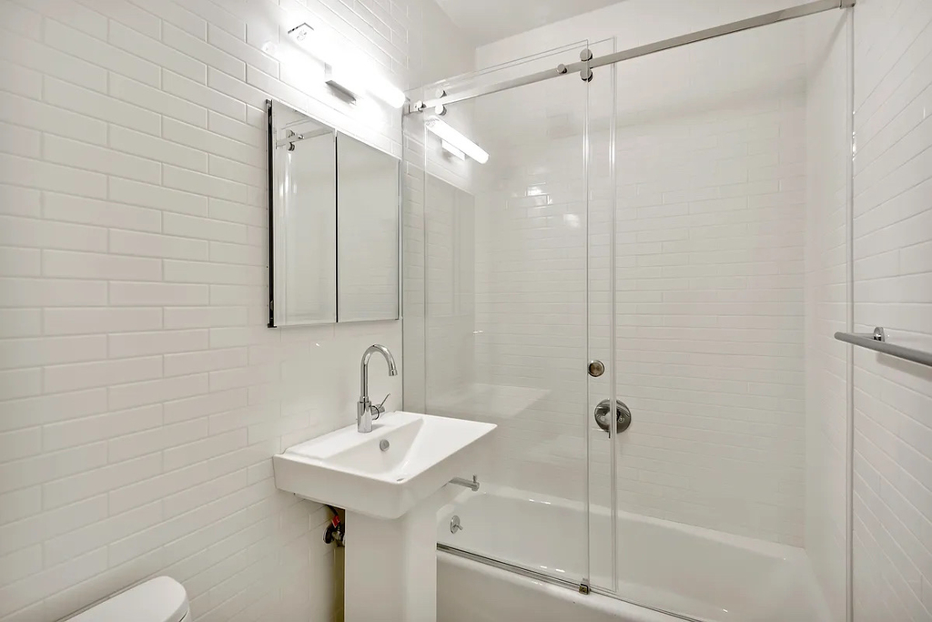 226 East 25th Street - Photo 7
