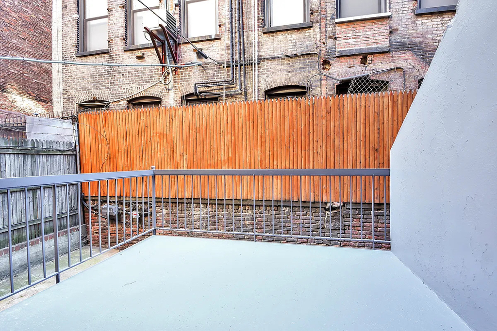 226 East 25th Street - Photo 8