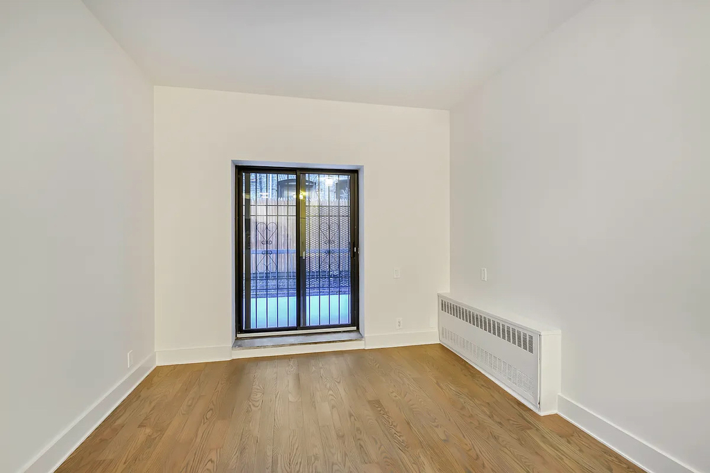 226 East 25th Street - Photo 3