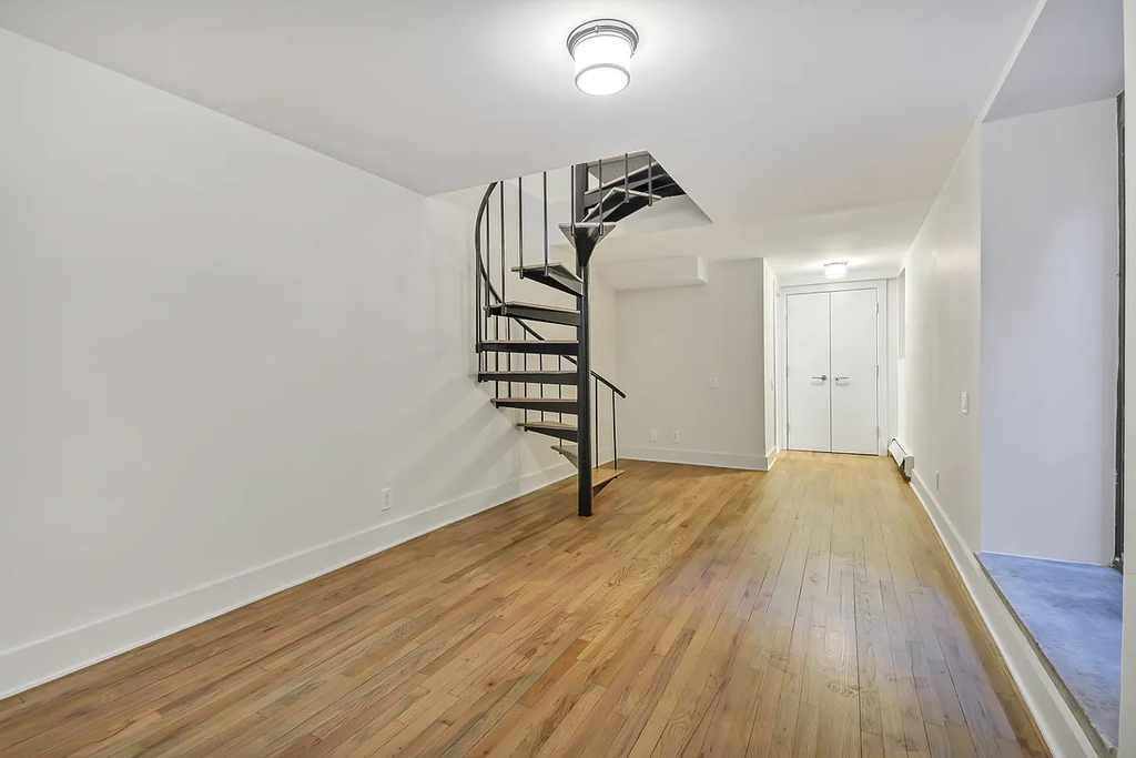 226 East 25th Street - Photo 4