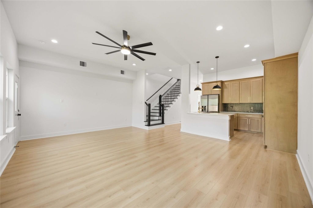 8210 Lawler Street - Photo 8