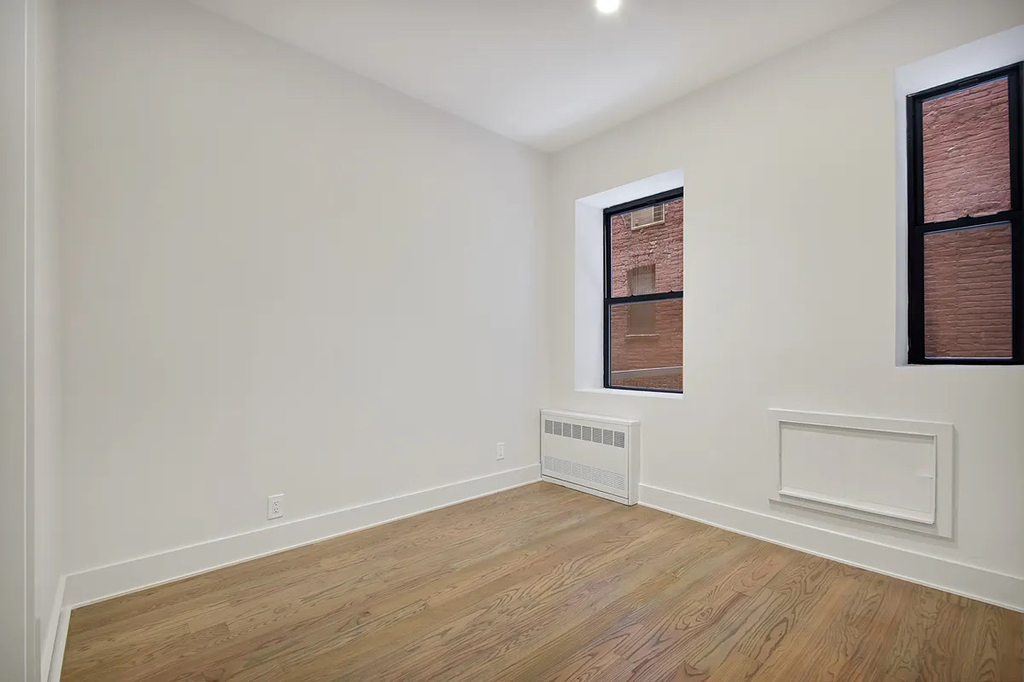 226 East 25th Street - Photo 4