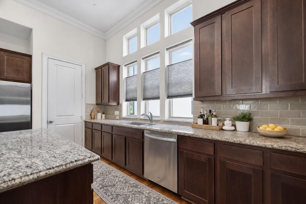 705 Delano Street - Photo 17