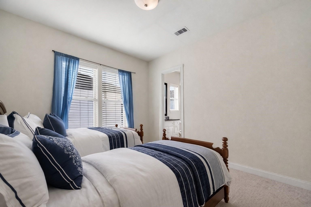705 Delano Street - Photo 32